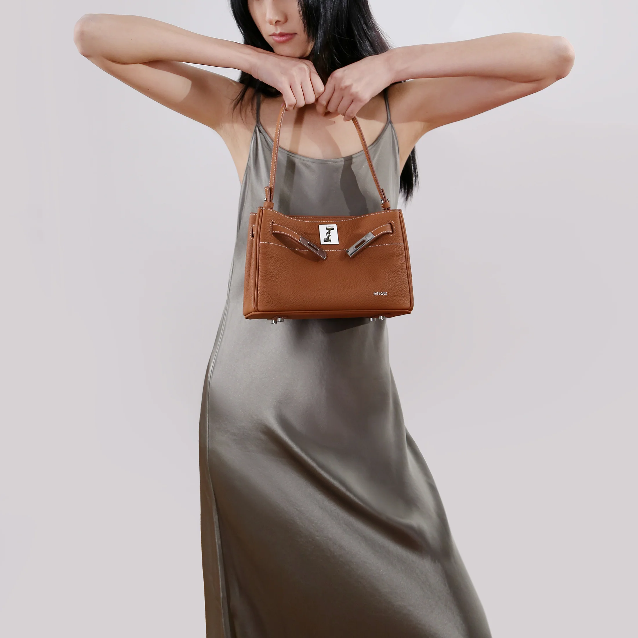 SAOIRSE Soft Structural Belt Tote Mini - Image 4